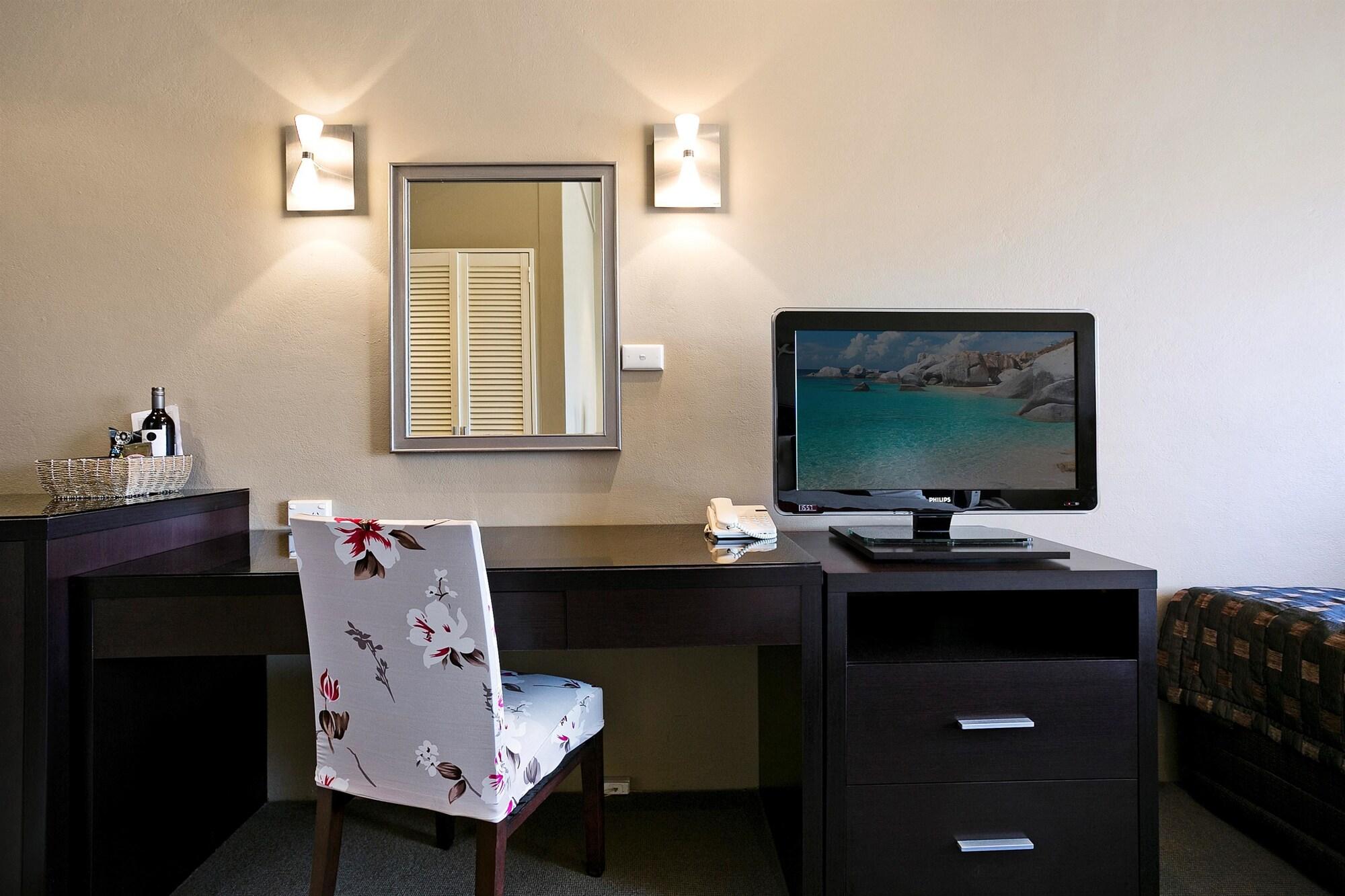 Best Western Sanctuary Inn Тамворт Екстер'єр фото